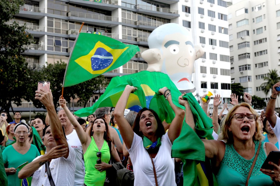 Manifestantes protestam contra o ex-presidente Lula, no Rio de Janeiro - 23/01/2018