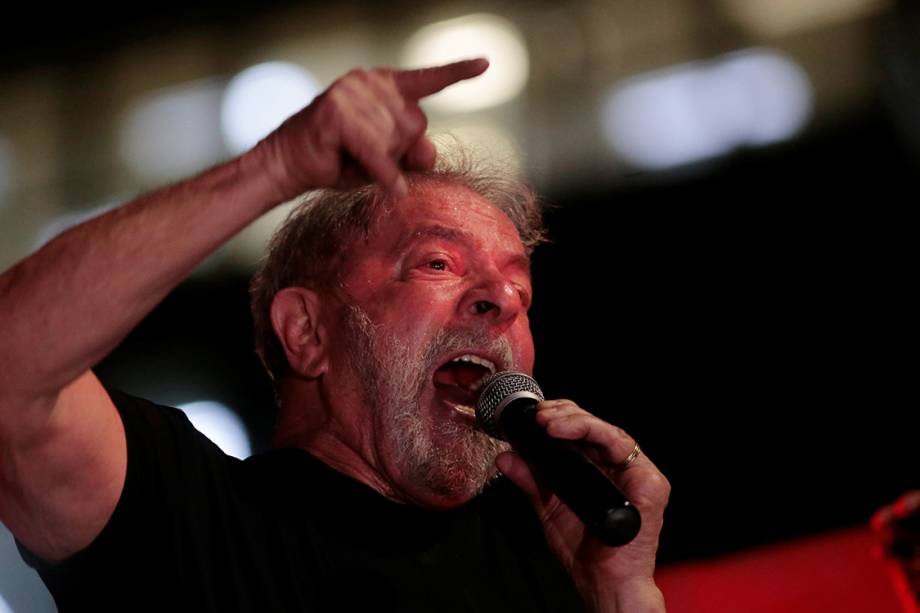 O ex-presidente Lula fala durante ato no centro de São Paulo, após seu julgamento O ex-presidente Lula fala durante ato no centro de São Paulo, após seu julgamento