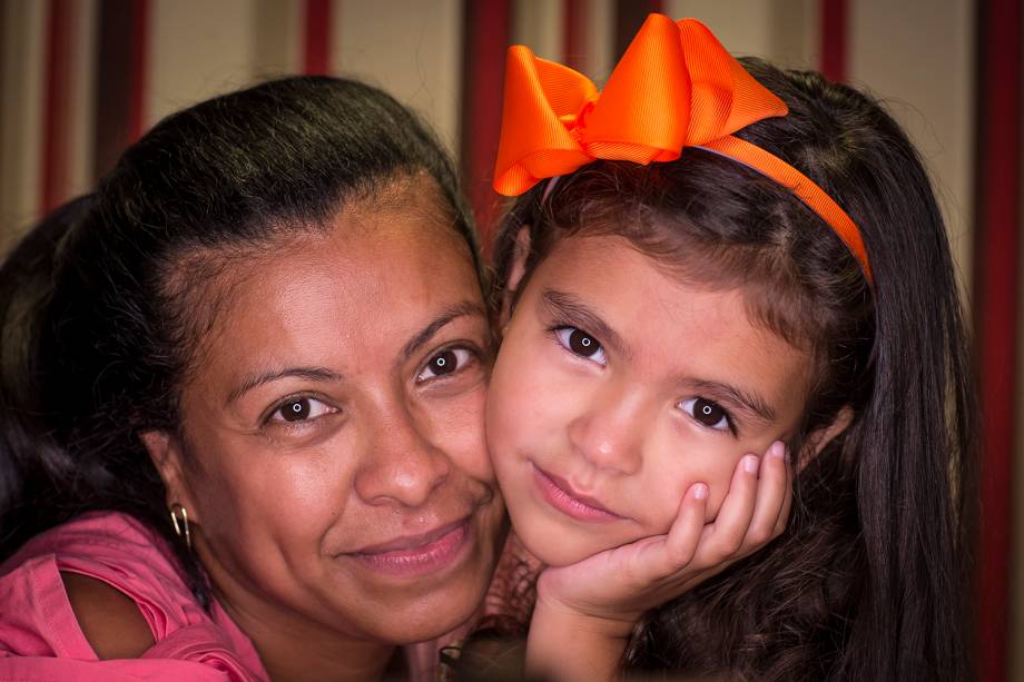 Patrícia Carvalho e sua filha, Joana Carvalho Treulieb, de 4 anos. Joana nasceu dois meses após a morte de seu pai, João Treulieb, que era o chefe de bar na boate