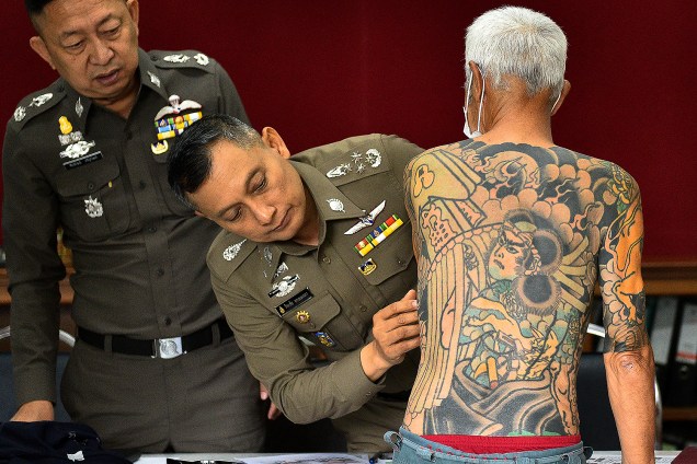 Shigeharu Shirai, um chefe da máfia japonesa Yakuza que fugiu para a Tailândia há 13 anos foi preso graças às fotos de suas tatuagens, que viralizaram na internet - 11/01/2018