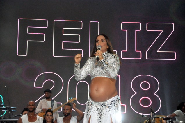 Ivete Sangalo se apresenta no show da virada do ano em Salvador