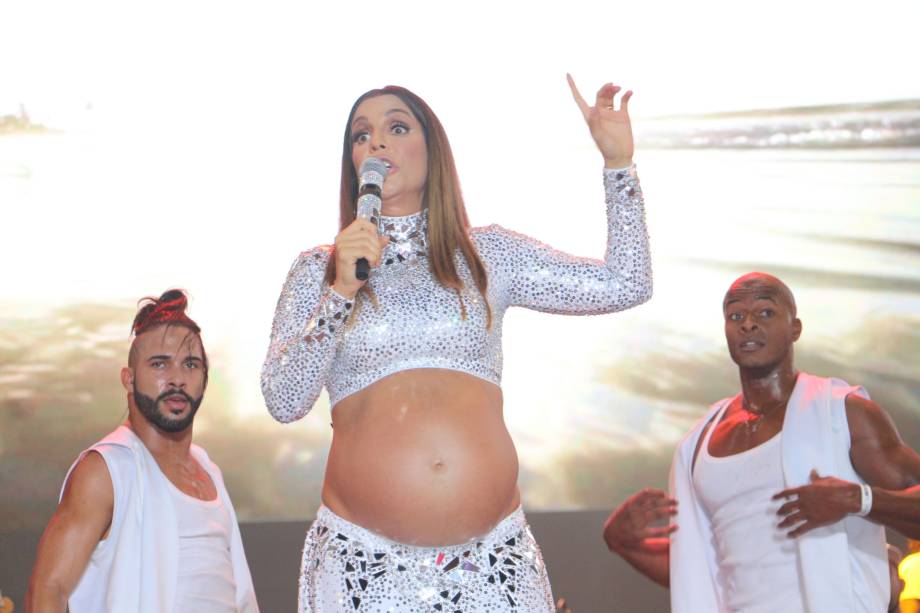 Ivete Sangalo se apresenta no show da virada do ano em Salvador