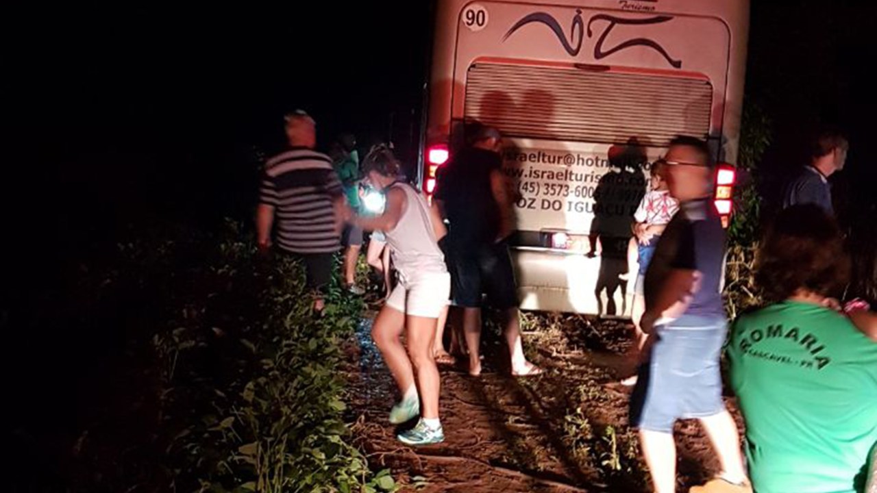 Ladrões desistem de assalto em um ônibus no Paraná