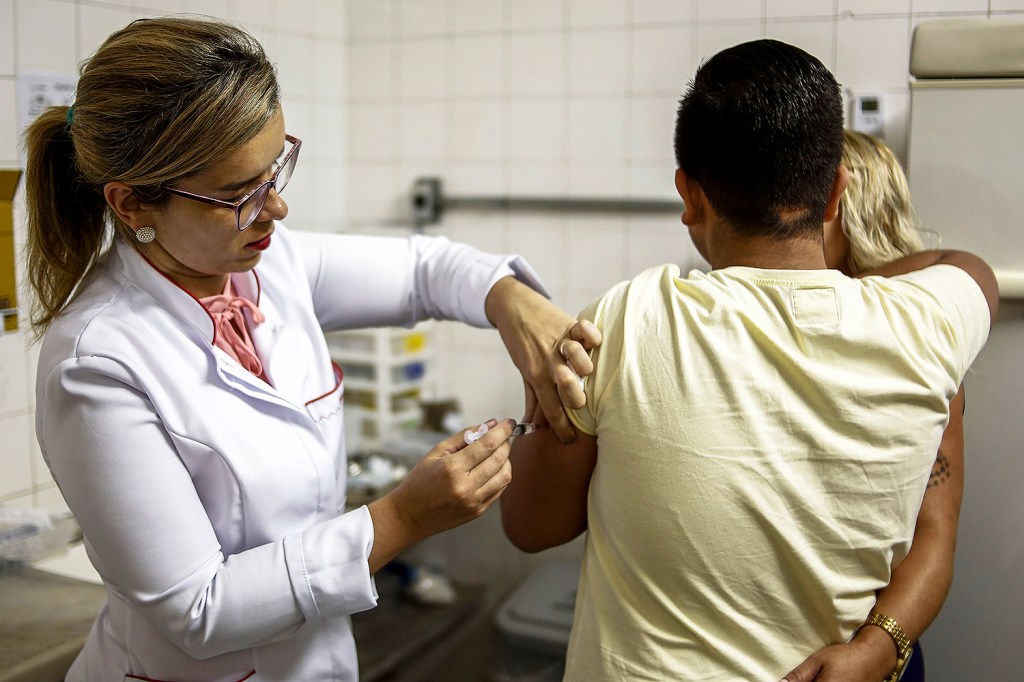 Vacinação contra a febre amarela em São Paulo - 12/01/2018