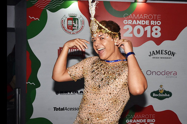 David Brazil posa para foto em camarote no Sambódromo da Marquês de Sapucaí - 11/02/2018