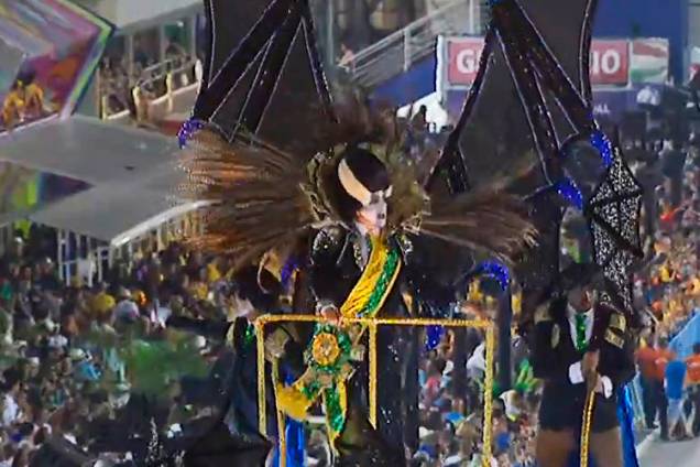 Presidente vampiro é visto durante desfile da Paraíso do Tuiuti na Marquês de Sapucaí - 12/02/2018