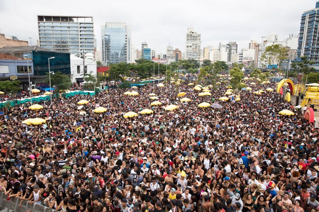 Multidão acompanha o 'Bloco da Favorita', na região da Largo da Batata, zona oeste de São Paulo (SP) - 03/02/2018