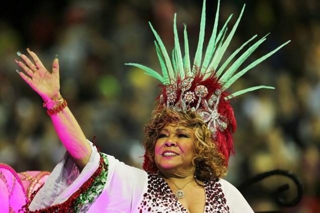 A cantora Alcione é homenageada pela escola de samba Mocidade Alegre, durante a segunda noite de desfiles do Carnaval paulistano - 11/02/2018