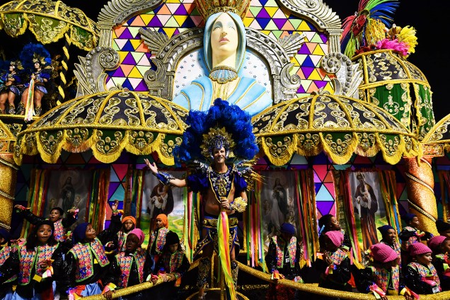 Com o enredo 'Peruche celebra Martinho - 80 anos do Dikamba da Vila', a escola de samba Unidos do Peruche desfila no Sambódromo do Anhembi - 10/02/2018