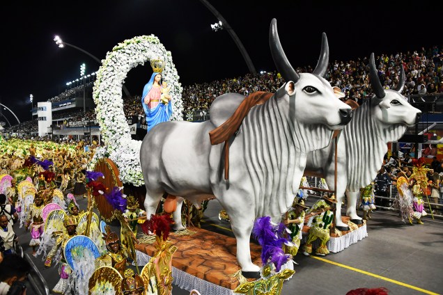A escola de samba Vai-Vai é a quarta a desfilar no Sambódromo do Anhembi, durante a segunda noite do Carnaval paulistano - 11/02/2018