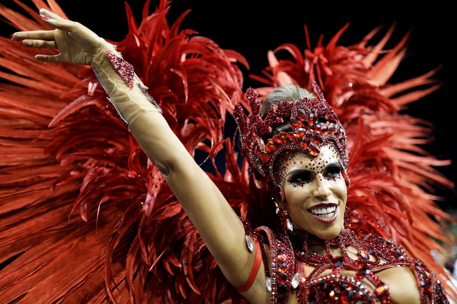 Desfile da escola de samba X-9 Paulistana, durante a segunda noite de desfiles no Sambódromo do Anhembi, em São Paulo (SP) - 10/02/2018