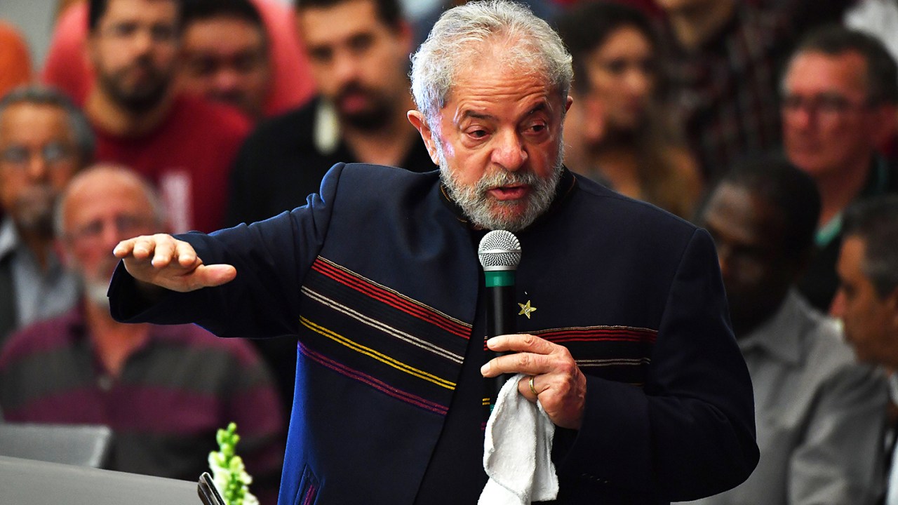 O ex-presidente Lula participa da missa de 1 ano da morte da ex-primeira dama Marisa Letícia, realizada no Sindicato dos Metalúrgicos, em São Bernardo do Campo (SP) - 03/02/2018