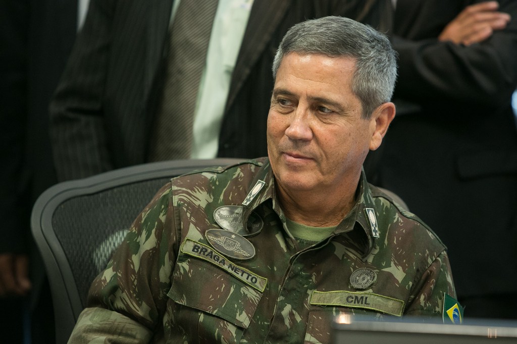 General Braga Netto, do Comando Militar do Leste, durante reunião para tratar da intervenção federal no Estado do Rio de Janeiro - 17/02/2018