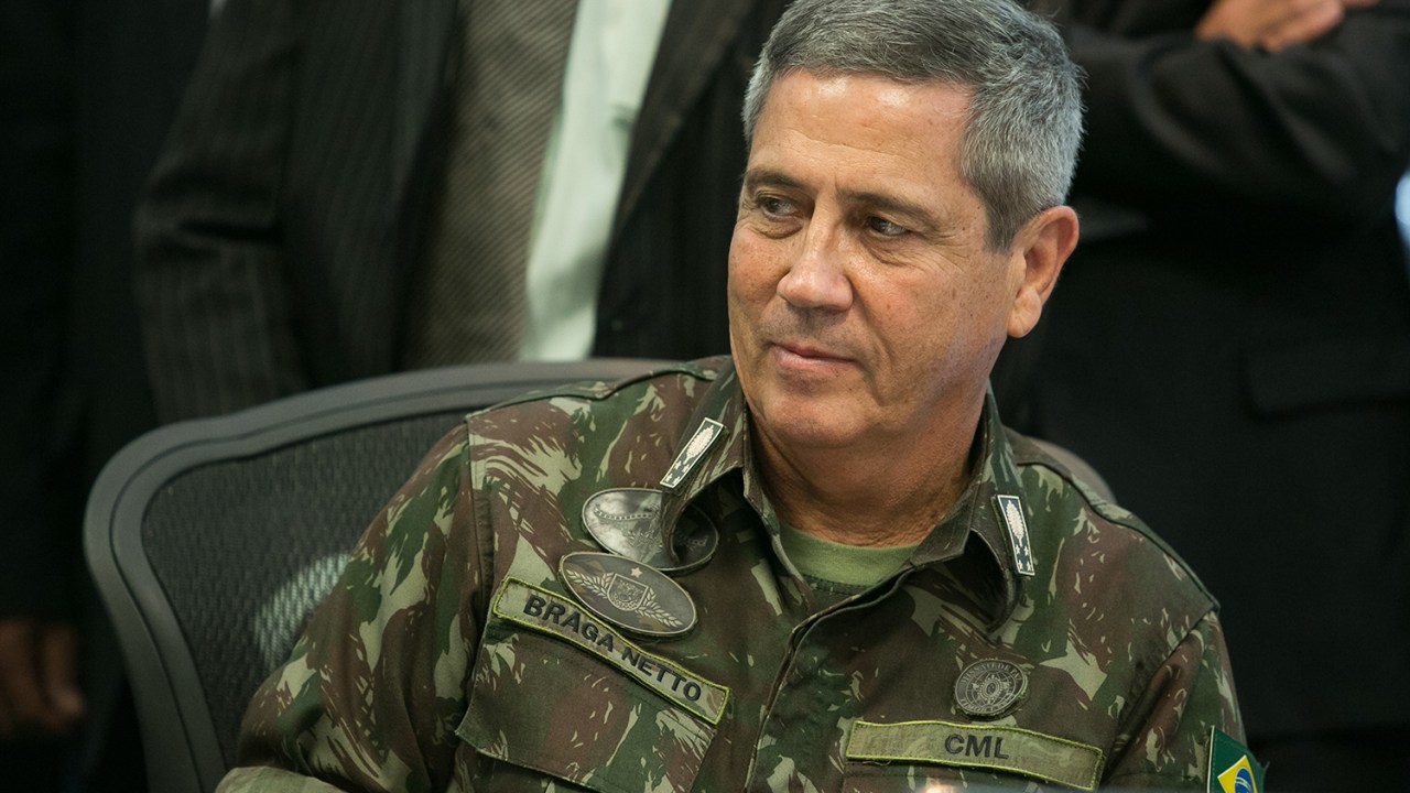 General Braga Netto, do Comando Militar do Leste, durante reunião para tratar da intervenção federal no Estado do Rio de Janeiro - 17/02/2018