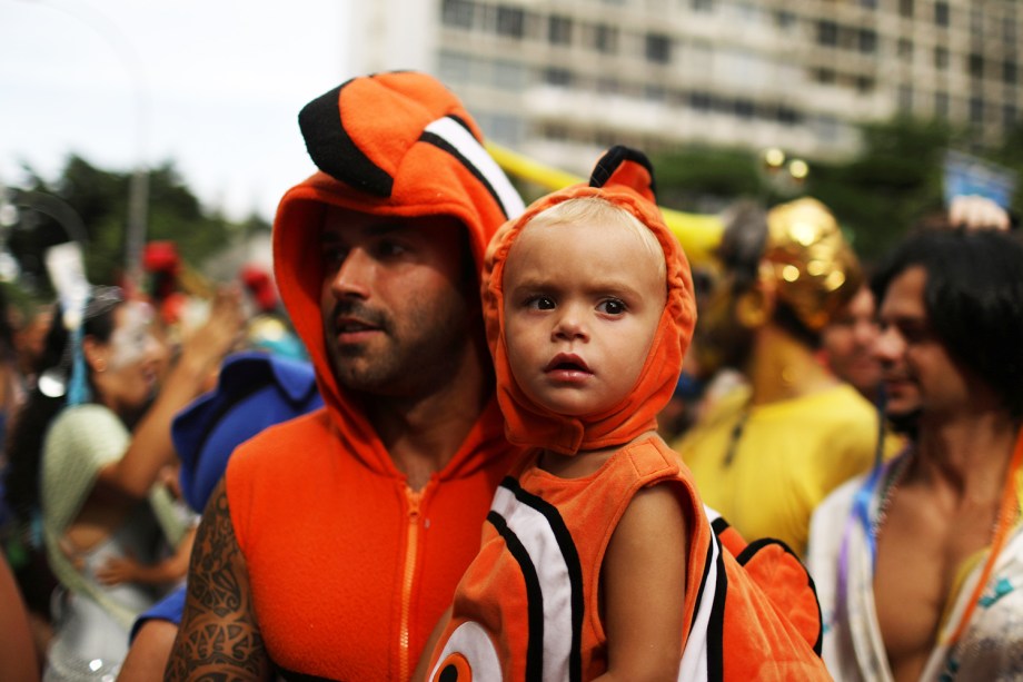 Bloco Cordão do Boitatá anima foliões no Rio de Janeiro (RJ), durante o pré-Carnaval carioca - 04/02/2018