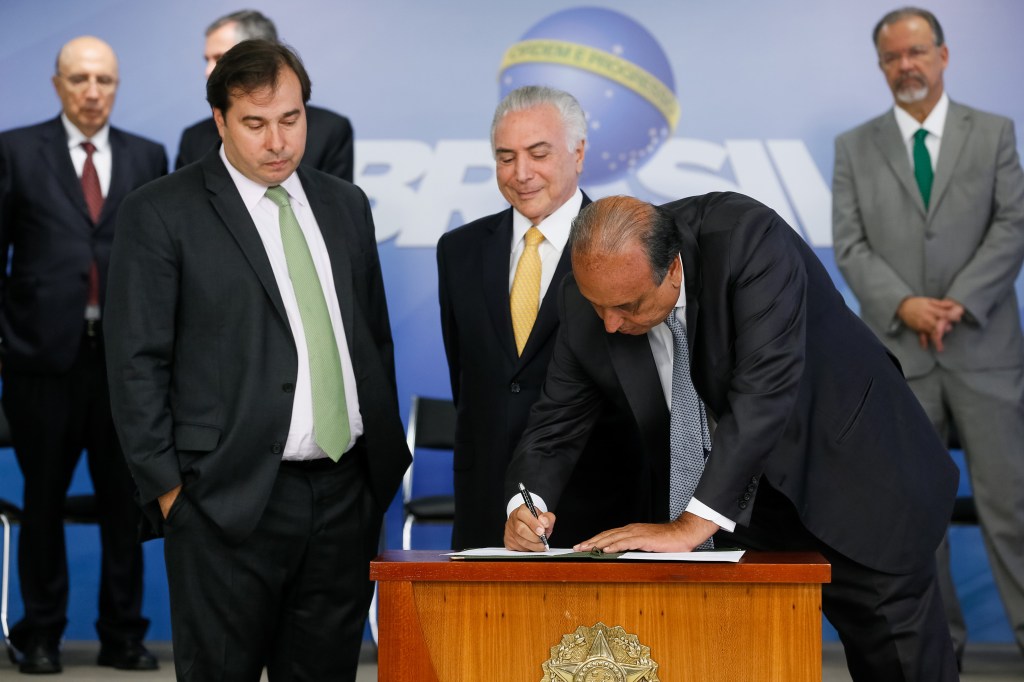 Assinatura de Decreto de Intervenção Federal no Rio