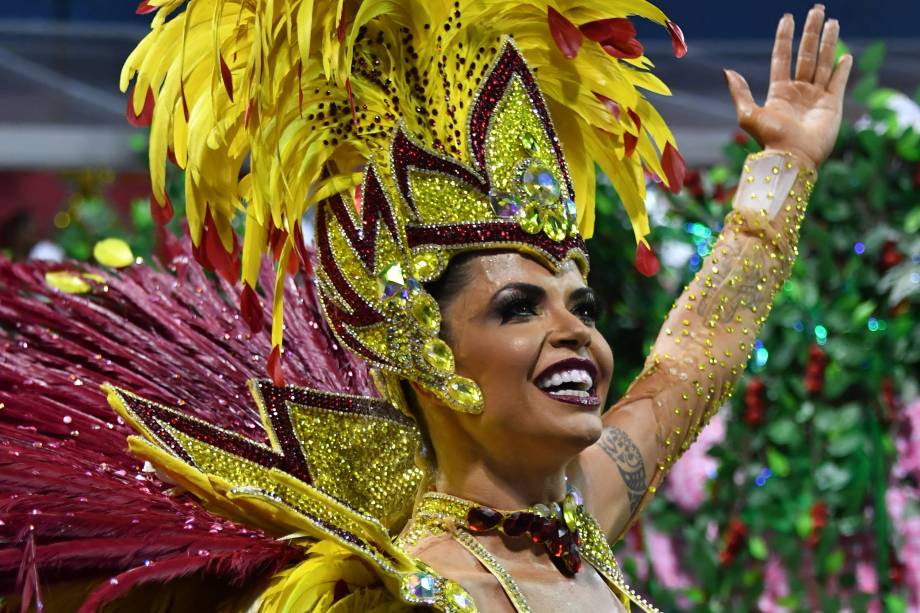 Segunda noite dos desfiles das escolas de samba em SP VEJA