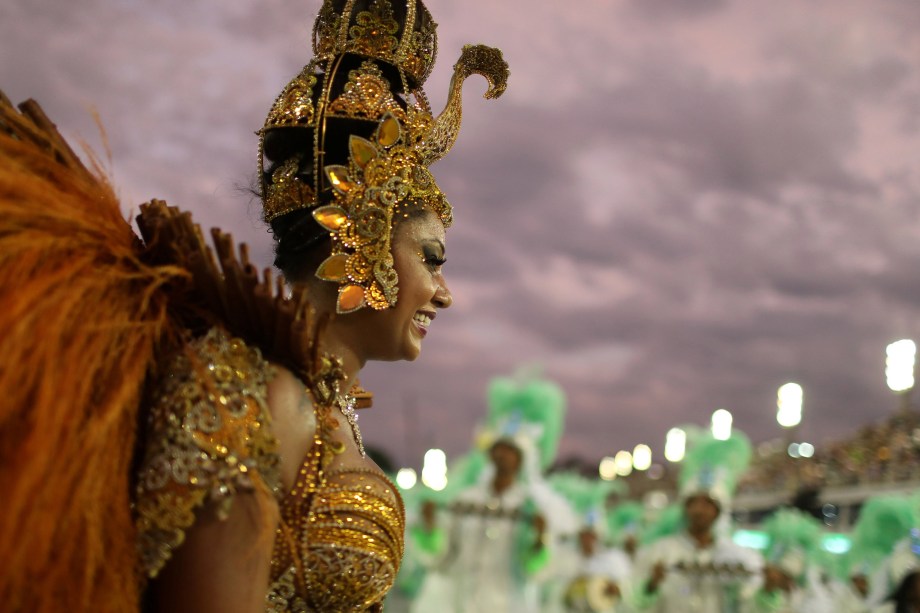 Camila Silva, rainha de bateria da Mocidade  Independente de Padre Miguel durante desfile da escola que fechou a primeira noite do Carnaval na Sapucaí - 12/02/2018