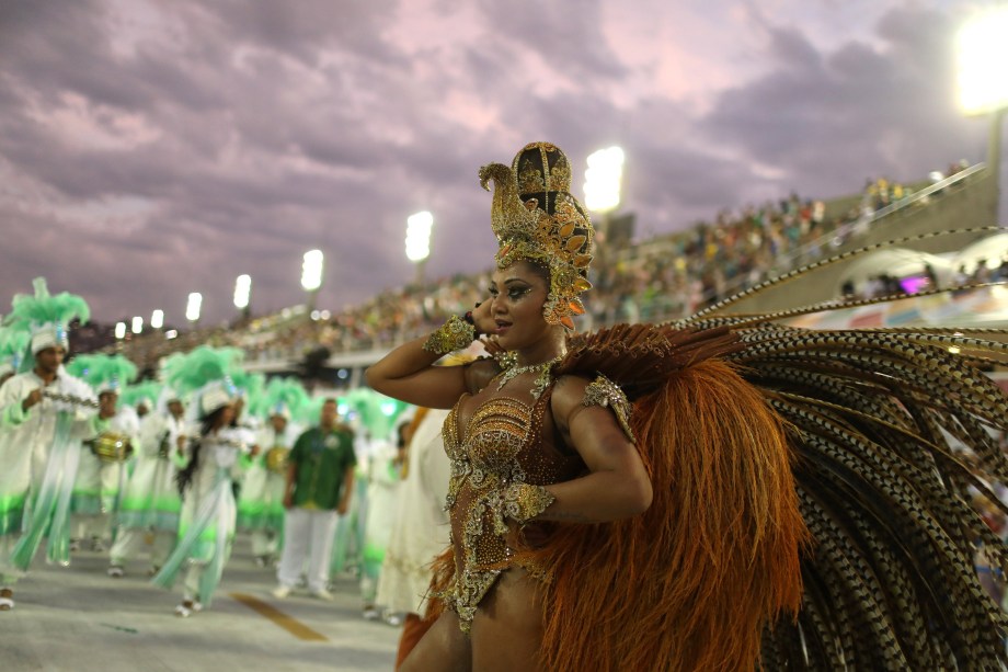 Camila Silva, rainha de bateria da Mocidade  Independente de Padre Miguel durante desfile da escola que fechou a primeira noite do Carnaval na Sapucaí - 12/02/2018