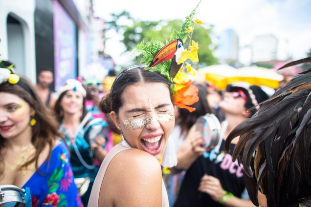 Foliãs se divertem no bloco Casa Comigo, um dos maiores do pré-Carnaval de São Paulo, somando aproximadamente 500 mil pessoas