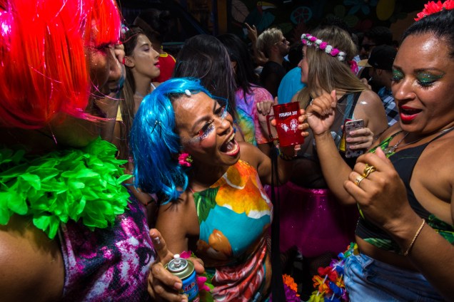 Fantasias de todos os tipos, cores e formatos são encontrados neste bloco, assim como adolescentes se misturam a cinquentões para curtir o pré-Carnaval paulistano