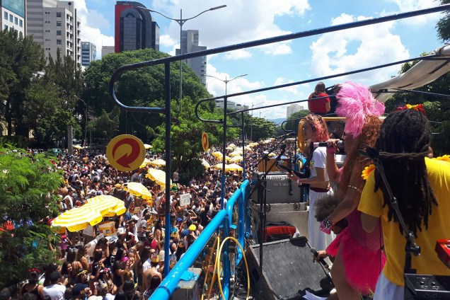 Pela primeira vez, a Avenida 23 de Maio é palco do carnaval de rua paulistano, o bloco Domingo Ela Não Vai desfila por lá nesta tarde - 11/02/2018