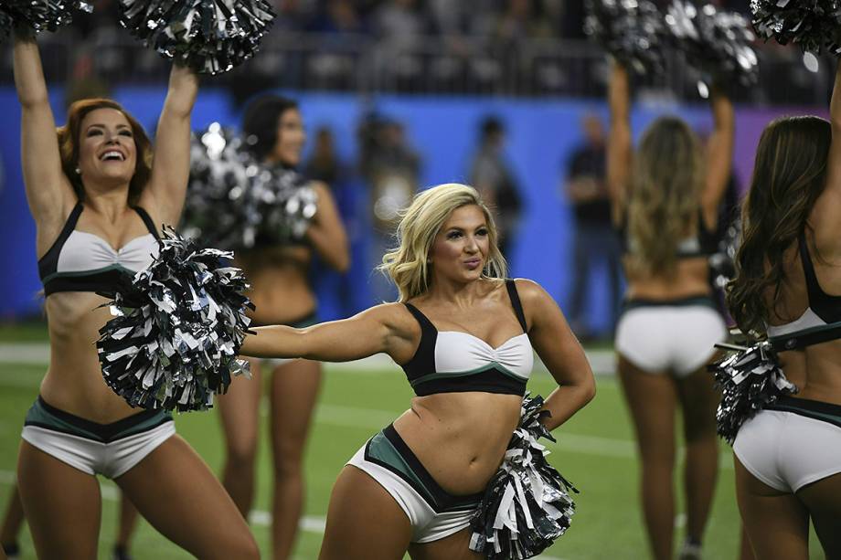 'Cheerleaders' animam a torcida na 52ª edição do Super Bowl