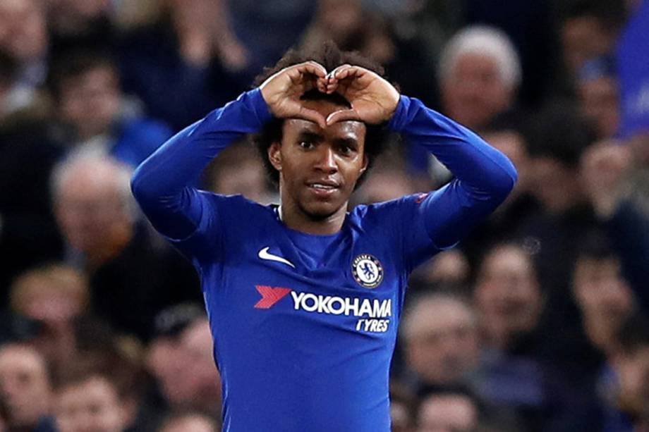 Willian, do Chelsea, comemora após marcar gol contra o Barcelona, pela Liga dos Campeões, em Londres