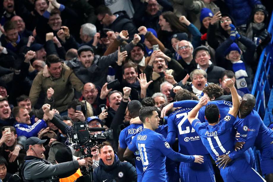 Jogadores do Chelsea comemoram gol contra o Barcleona