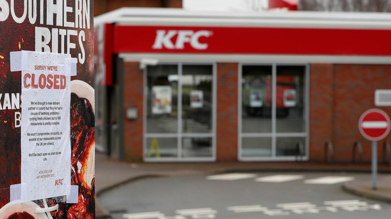 Loja do KFC fechada em Coalville, na Inglaterra