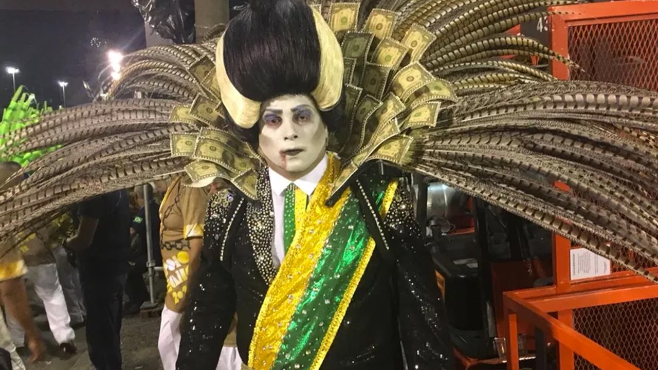 Carnaval RJ 2018 - Presidente Vampiro da Paraíso do Tuiutí