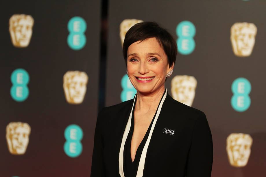 A atriz britânica Kristin Scott posa para foto no tapete vermelho, antes da premiação do BAFTA, em Londres - 18/02/2018