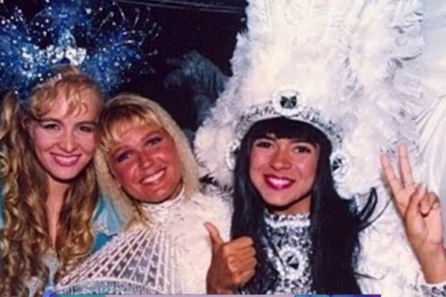 Angélica, Xuxa e Mara Maravilha no desfile da escola de samba Beija-Flor em 1990
