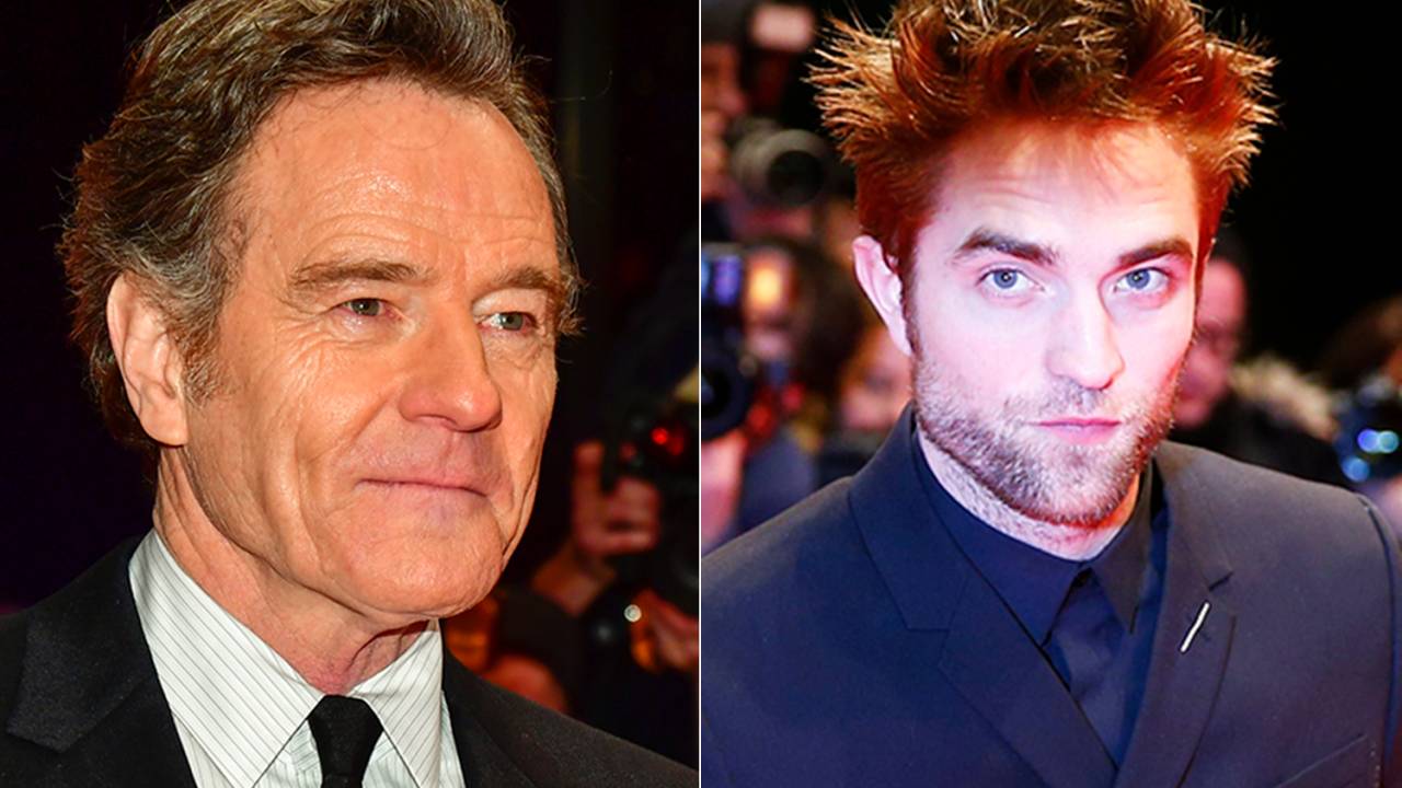 Os atores Bryan Cranston e Robert Pattinson, no tapete vermelho do Festival de Cinema de Berlim, na Alemanha - 16/02/2018