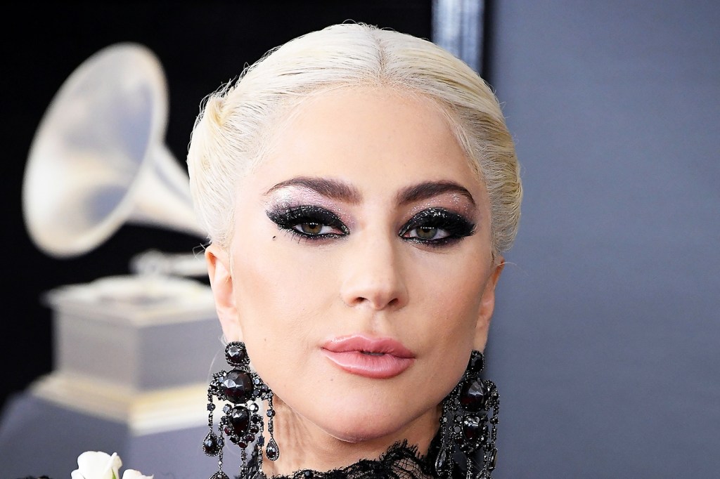 A cantora Lady Gaga posa para fotos durante a premiação do Grammy, no Madison Square Garden, em Nova York - 28/01/2018
