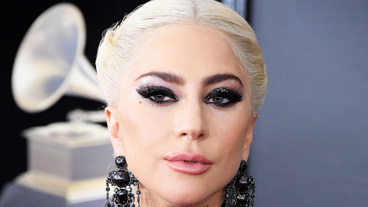 A cantora Lady Gaga posa para fotos durante a premiação do Grammy, no Madison Square Garden, em Nova York - 28/01/2018