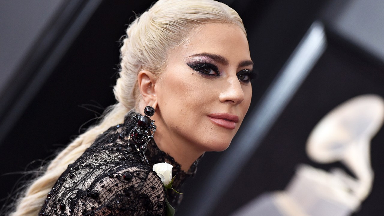 A cantora Lady Gaga posa para fotos durante a premiação do Grammy, realizado no Madison Square Garden, em Nova York - 28/01/2018