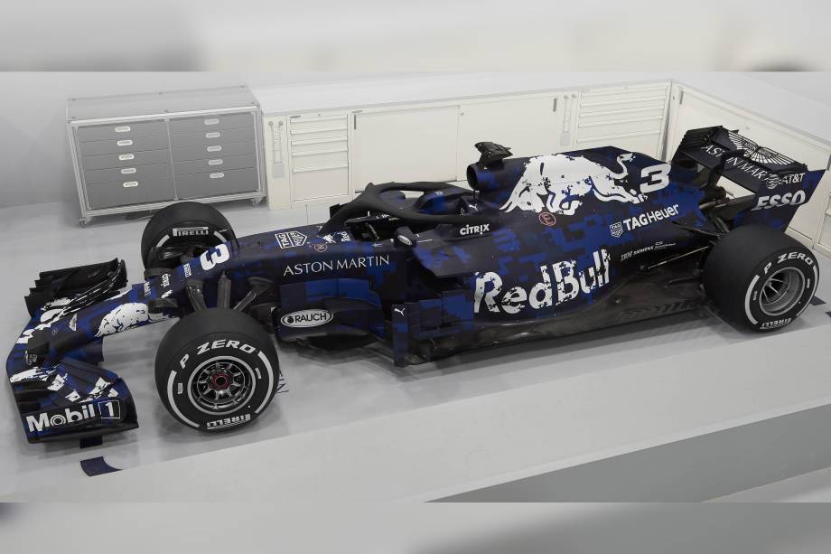 Novo carro da Red Bull, Aston Martin TAG-Heuer RB14 Edição Especial, é apresentado para a temporada 2018 da Fórmula 1 - 18/02/2018