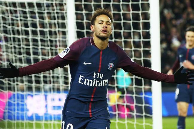 O jogador Neymar comemora durante partida entre PSG e Olympique de Marselha, válida pelo Campeonato Francês, realizada no estádio Parque dos Príncipes - 25/02/2018