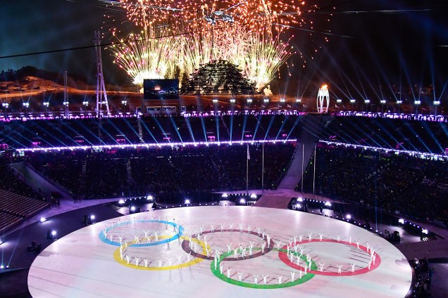 Fogos de artifício iluminam o céu de Pyeongchang durante a cerimônia de encerramento dos Jogos Olímpicos de Inverno - 25/02/2018