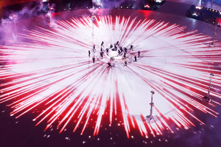 Artistas realizam performance durante a cerimônia de encerramento dos Jogos Olímpicos de Inverno, em Pyeongchang, na Coreia do Sul - 25/02/2018