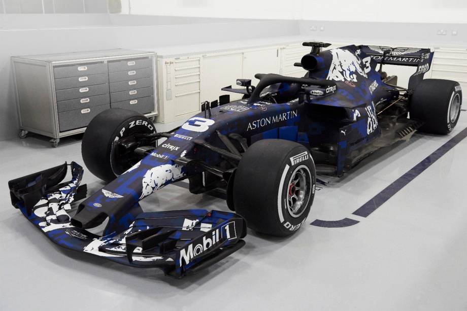 Novo carro da RBR é apresentado com pintura provisória para a temporada 2018 da Fórmula 1