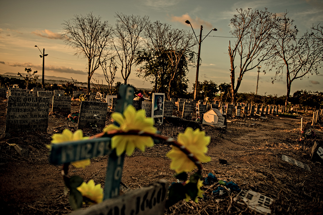 &Uacute;ltimo espa&ccedil;o &ndash; Parque Bom Jardim, o &uacute;nico cemit&eacute;rio p&uacute;blico com vagas em Fortaleza: at&eacute; vel&oacute;rios s&atilde;o alvo de viol&ecirc;ncia, com caix&otilde;es queimados por inimigos