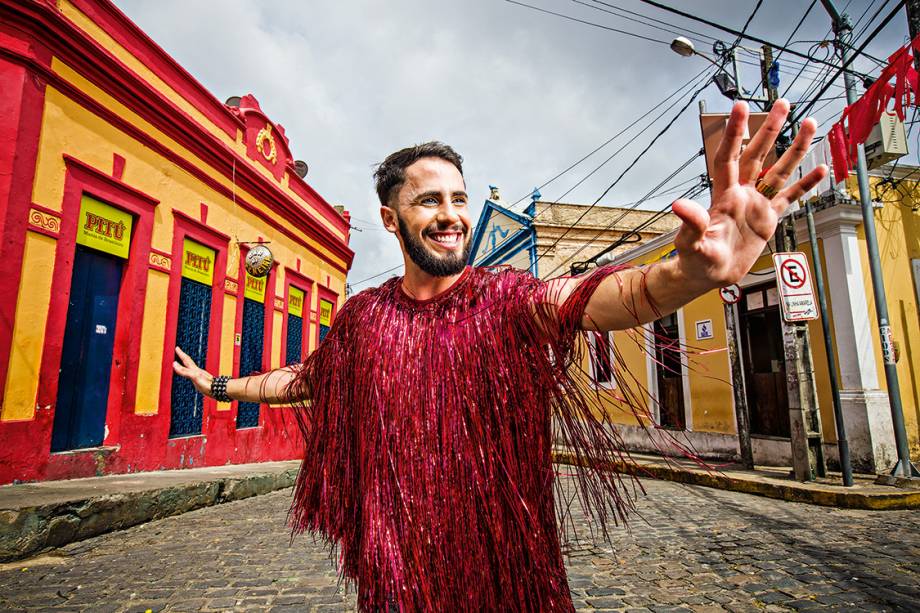 POP, VIOLA E JAZZ - O cantor Romero Ferro é mentor do Frevália, movimento festeiro que cria arranjos modernos para frevos tradicionais e busca composições de artistas de fora de Pernambuco.