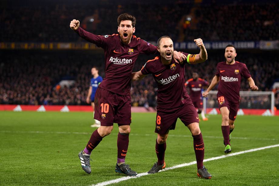 Messi e Iniesta comemoram gol contra o Chelsea