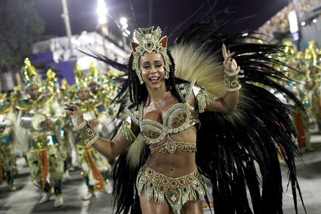 A rainha de bateria da Imperatriz Leopoldinense. Flavia Lyra desfila no segundo dia do Grupo Especial do Rio