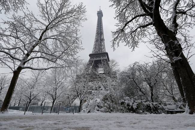 Inverno rigoroso provoca nevasca em Paris