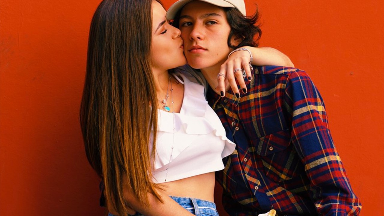 Maisa Silva posta foto com namorado