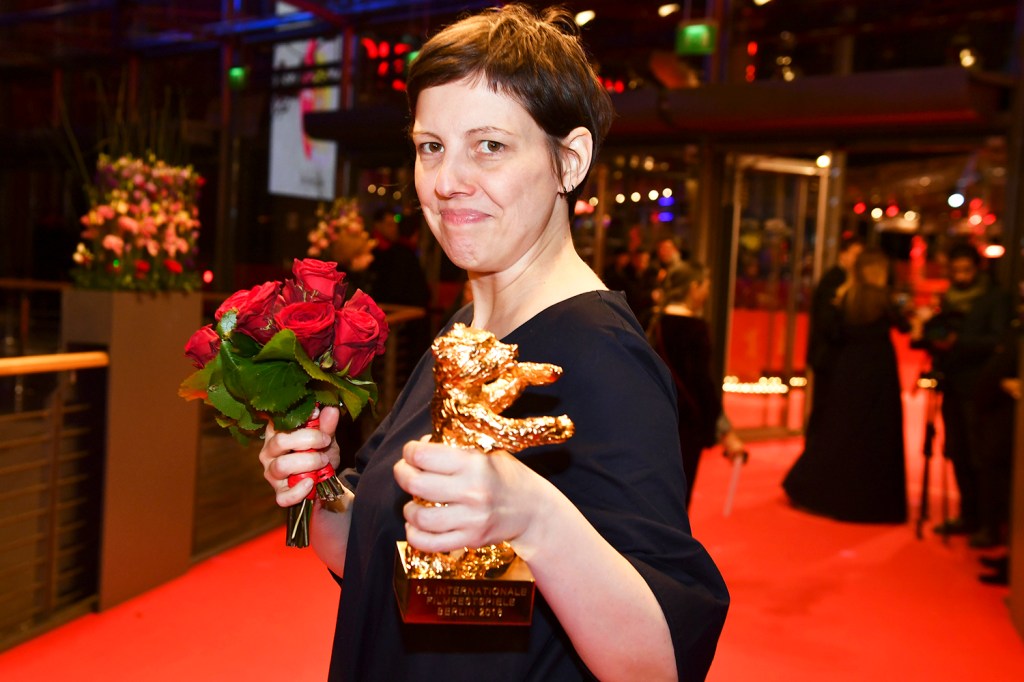 A roteirista romena Adina Pintilie ganha o Urso de Ouro na categoria de melhor filme, com 'Touch Me Not' - 24/02/2018