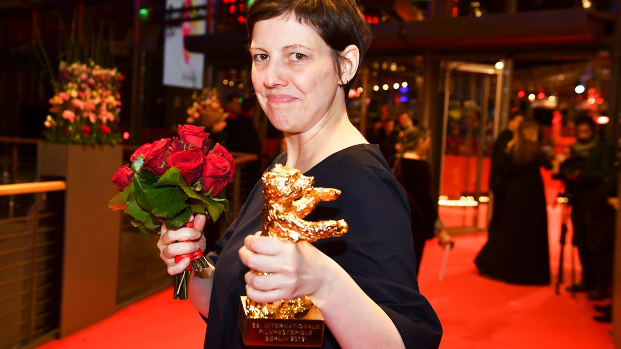 A roteirista romena Adina Pintilie ganha o Urso de Ouro na categoria de melhor filme, com 'Touch Me Not' - 24/02/2018